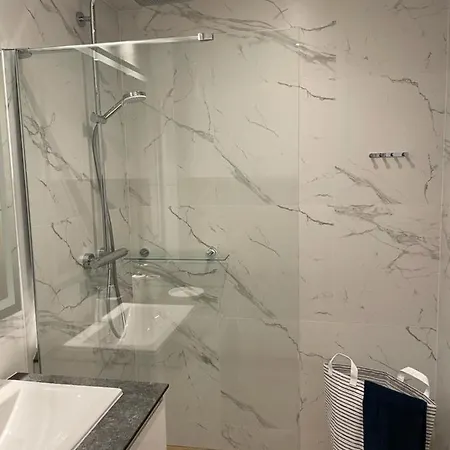 Marble Wave 아파트 *